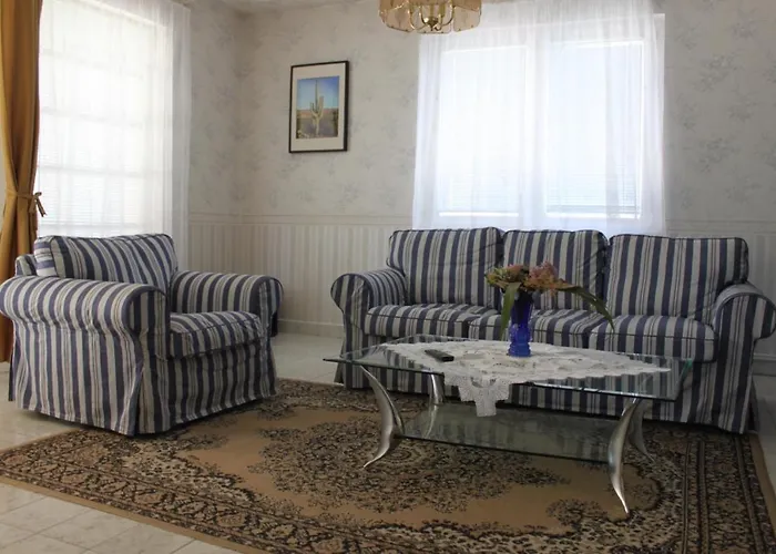 Cedar House Apartment